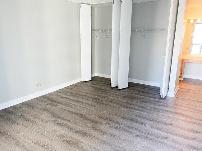 Building Photo - 200 N Dearborn St