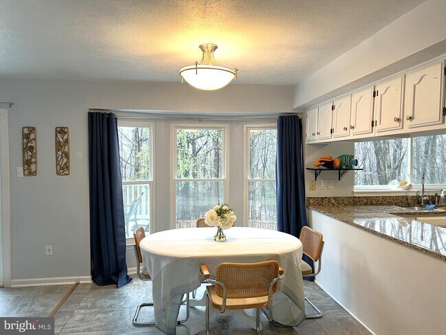 Building Photo - 12015 Thackeray Ct