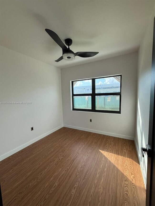 Foto del edificio - 512 NW 2nd Ave