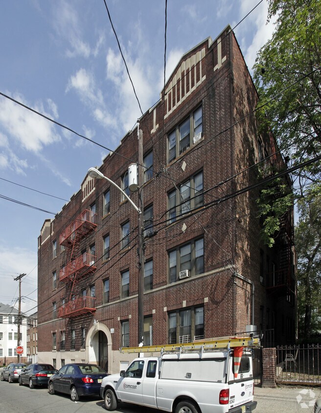 Primary Photo - 160 Bergen Ave
