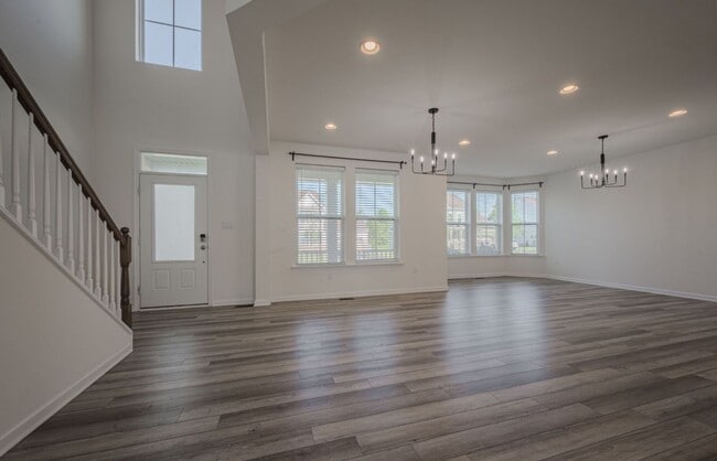 Building Photo - Large Family Home in Middletown, New and Upcoming area