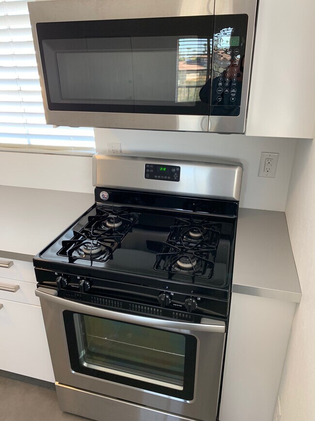 Foto del edificio - 746 W Turney Ave, Apt 8