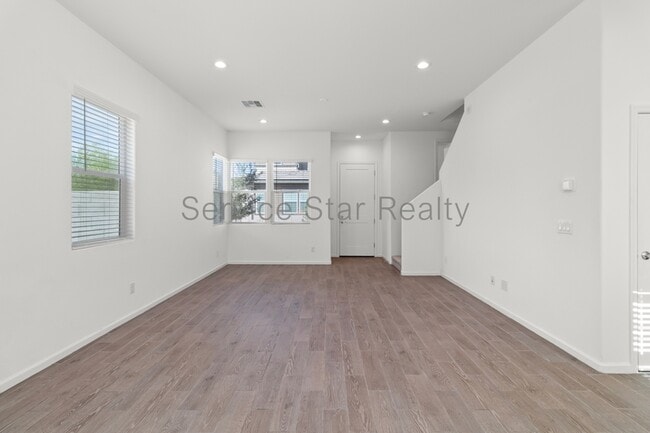 Building Photo - 15672 W Polk St