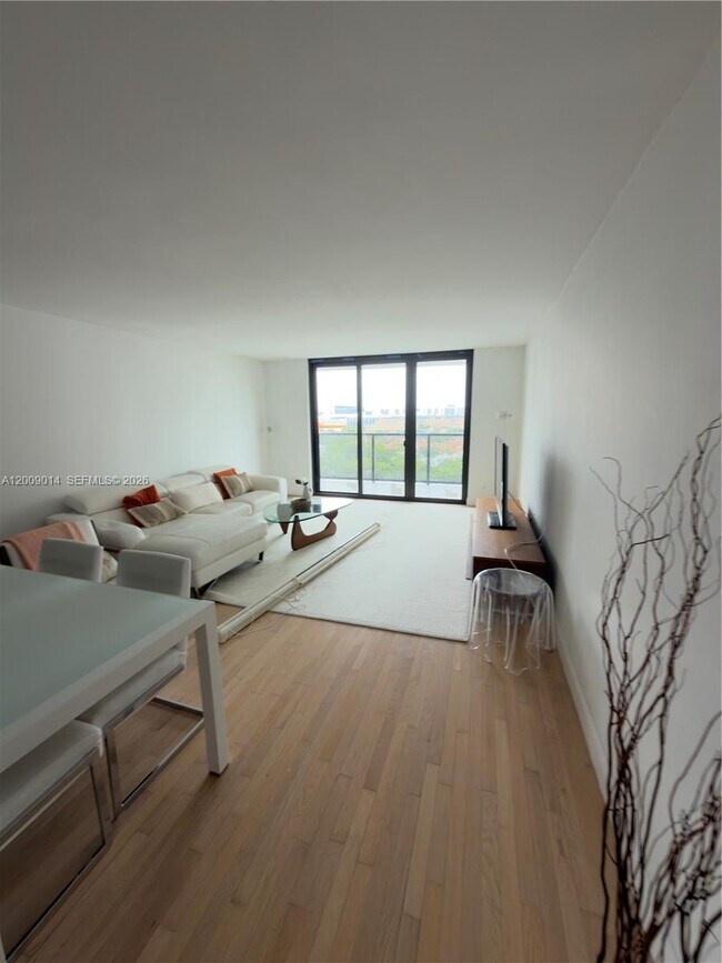 Foto del edificio - 18151 NE 31st Ct