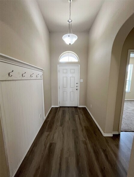 Building Photo - 473 Spring Dr