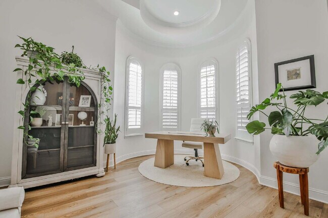 Foto del edificio - Preston Manor Home with Soaring Ceilings, Private Suite & Resort, Style Amenities