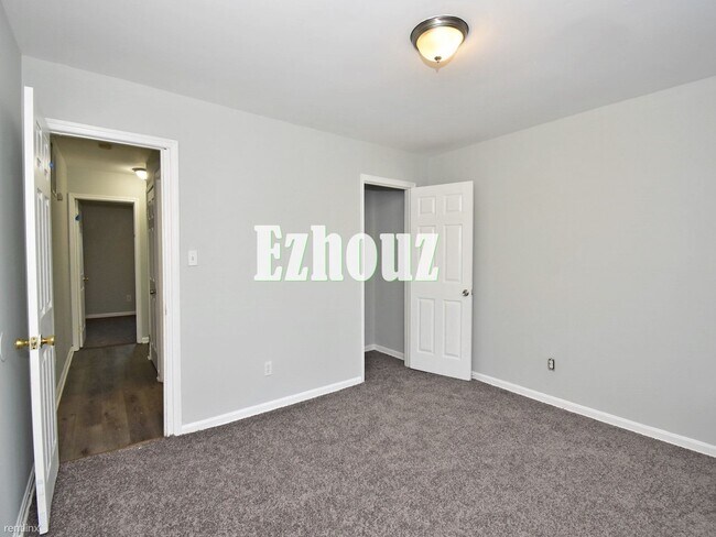 Building Photo - 5 br, 1.5 bath House - 1000 Block Area