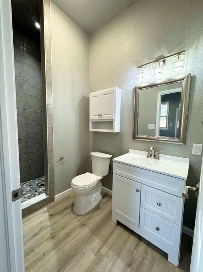 Foto del edificio - Move In Ready!! NEWLY RENOVATED 3 BED 2 BA...