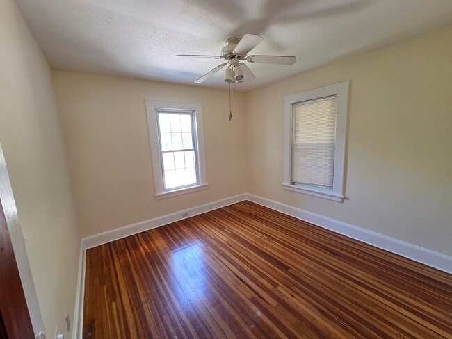 Building Photo - 494 Villa Ave