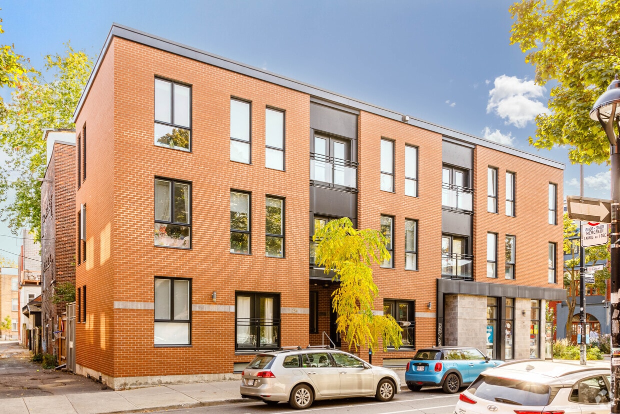 Building Photo - 3787 Av Laval