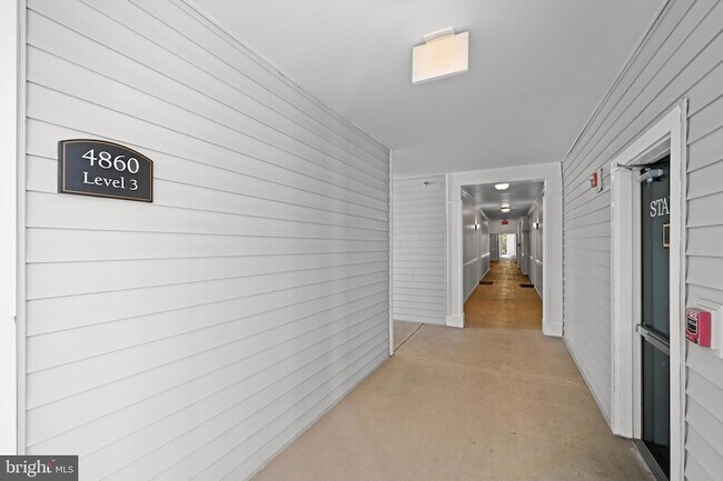 Building Photo - 4860 Eisenhower Ave