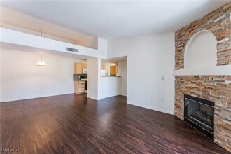 Building Photo - 950 Seven Hills Dr