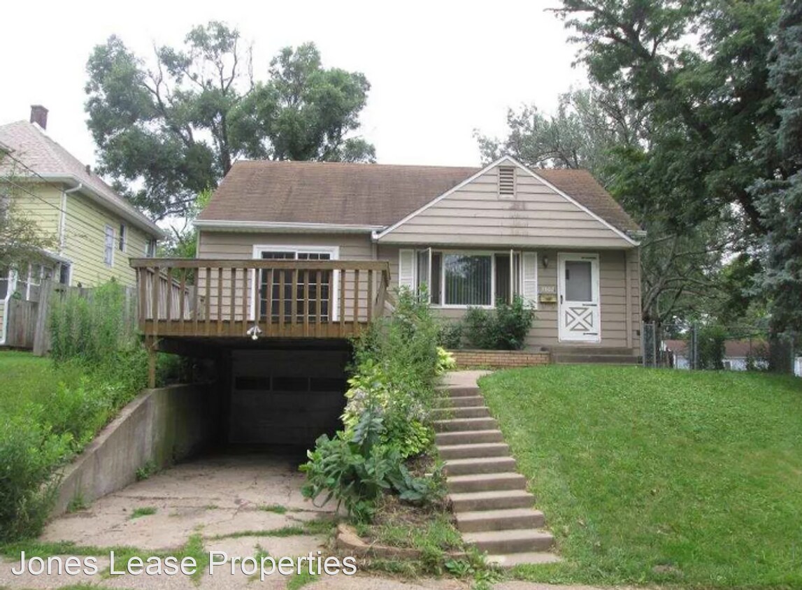 3 br, 1 bath House 3802 10th Ave House Rental in Moline, IL
