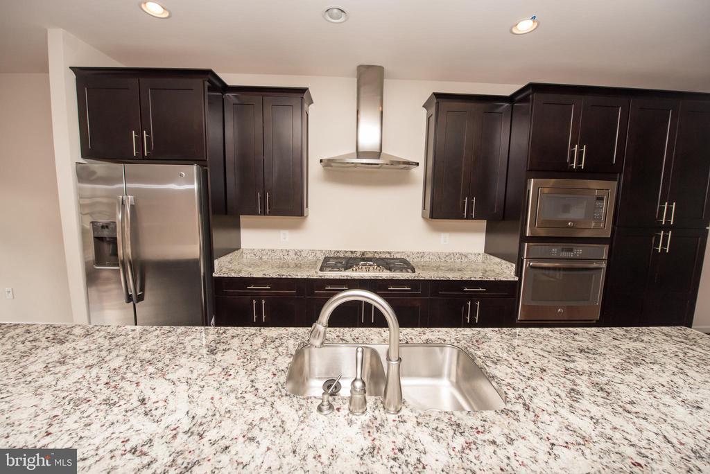 Foto principal - 7444 Burnside Way