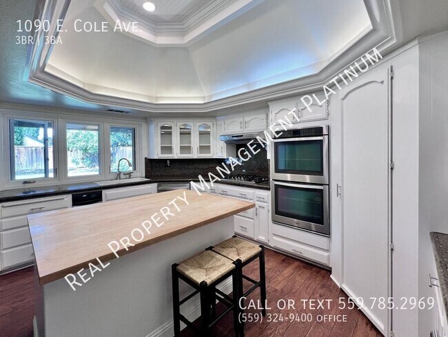 Foto del edificio - 1090 E Cole Ave