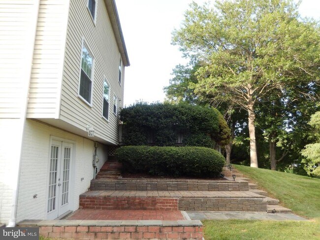 Foto del edificio - 15821 Anamosa Dr