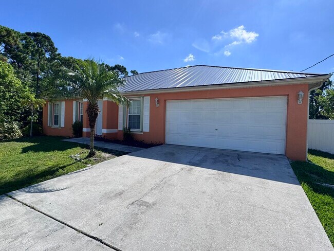 Foto del edificio - 5906 Spruce Dr