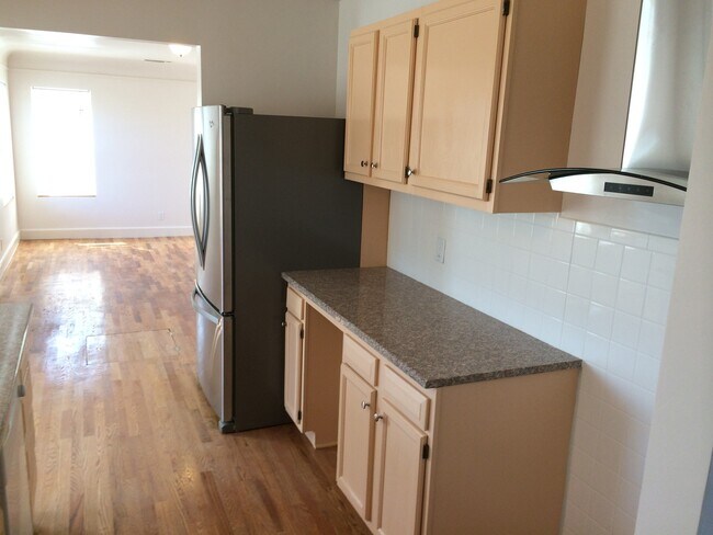 Foto del edificio - Available NOW!