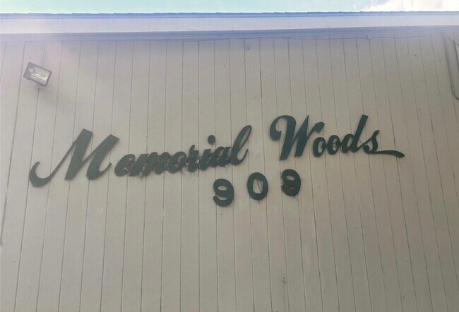 Foto del edificio - 909 Silber Rd