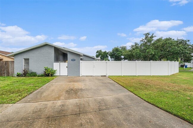 Foto del edificio - 10701 Crowngate Ln