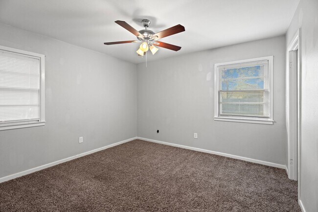 Foto del edificio - Updated 3 Bedroom 1 Bathroom house!