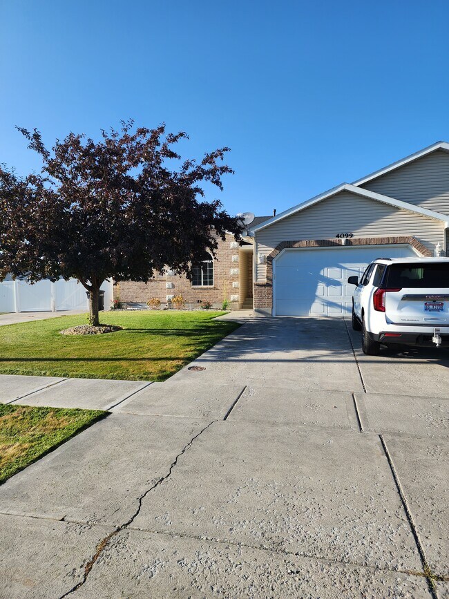 4099 Bracken Way Unit Furnished month to month, Ammon, ID 83406 Condo