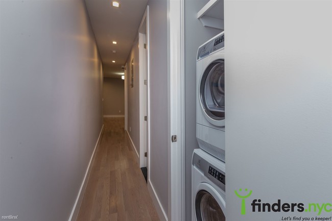 Building Photo - 3 br, 1 bath Apartment - 560 W 192nd St 3C