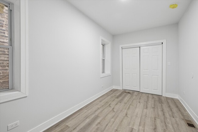 Foto del edificio - 4044 W Kamerling Ave