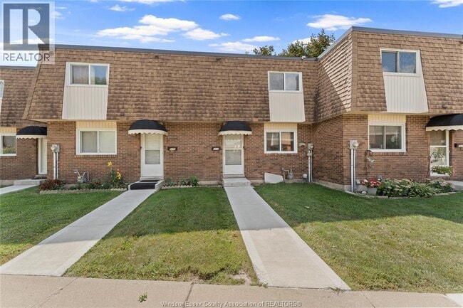 Building Photo - 5430 Lassaline Ave