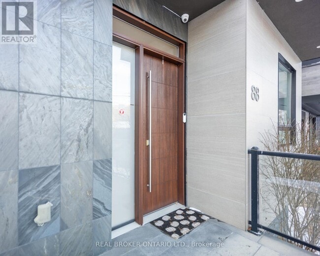 Building Photo - 88 S Kingsway