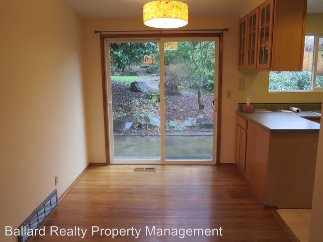 Building Photo - 3 br, 1 bath House - 13526 35th Ave NE