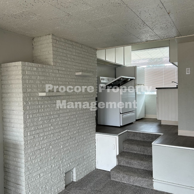 Building Photo - 303 Ivy St