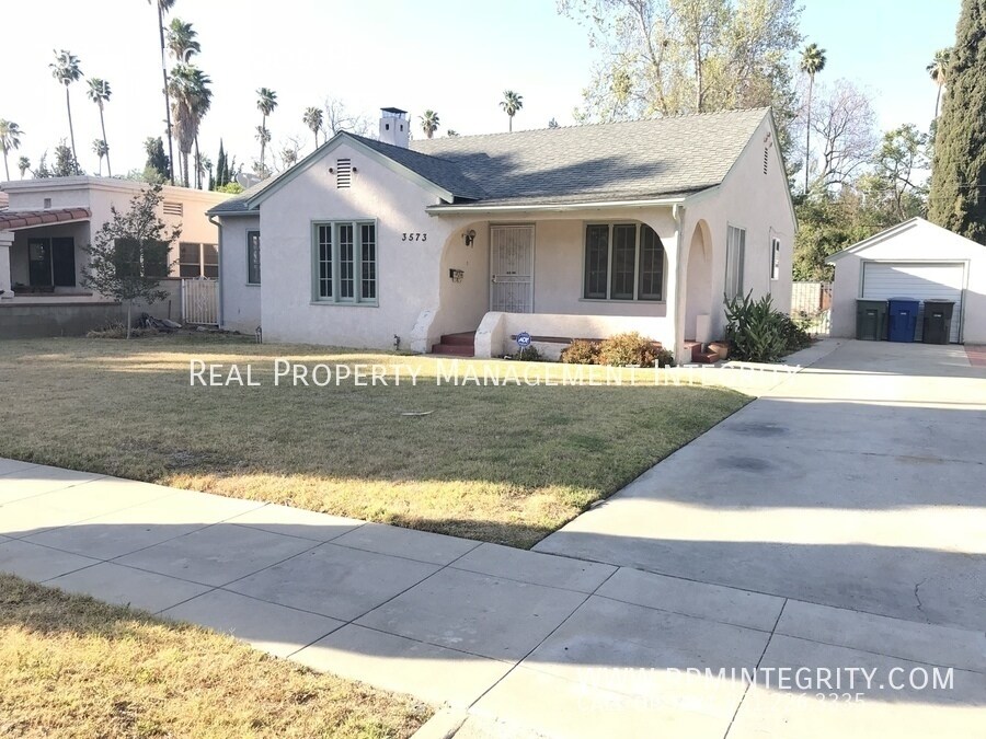 WOOD STREET BEAUTY!!! House for Rent in Riverside, CA