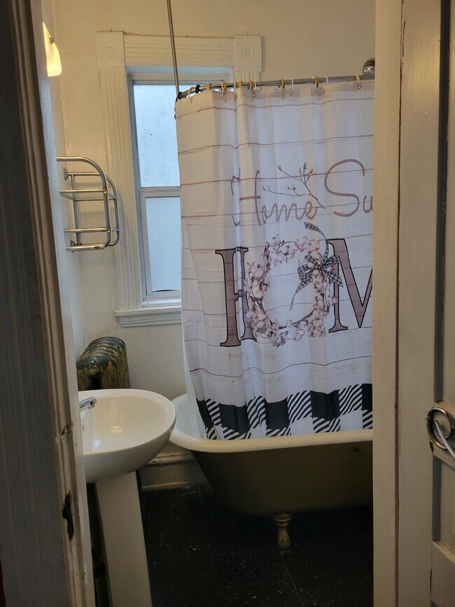 Bathroom - 655 Van Buren St NE