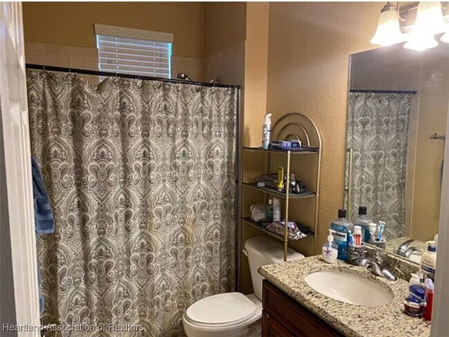 Foto del edificio - 5016 Friars Cove St