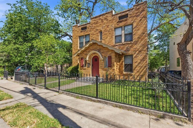 Foto del edificio - 804 Rutherford Pl