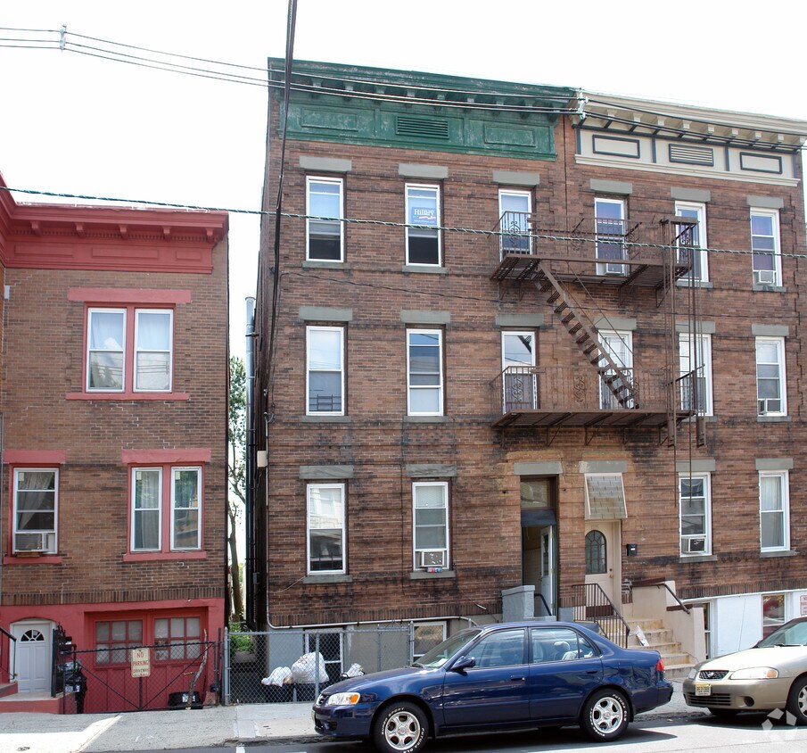 Building Photo - 1213 7th St