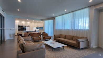 Building Photo - 18555 Collins Ave