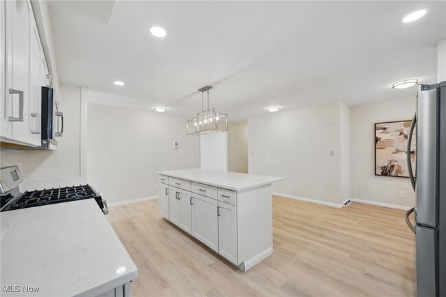Building Photo - 33115 Ledge Hill Dr
