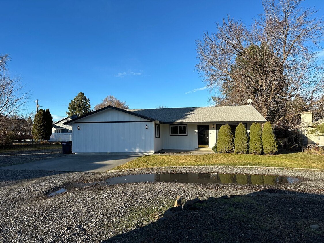 Primary Photo - 4 Bed/3 Bath, Quiet Cul-de-Sac, Lots of Ex...
