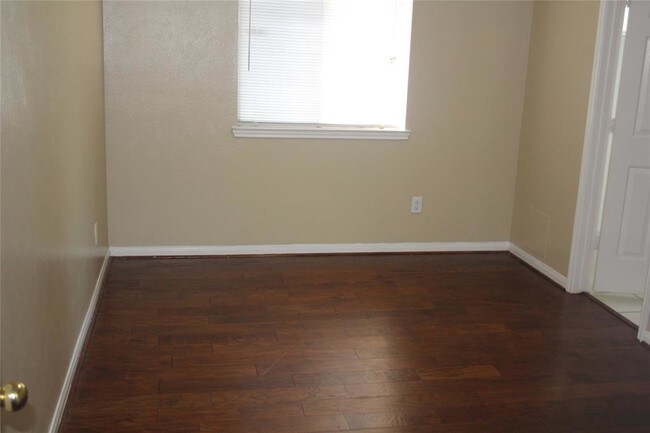 Building Photo - 7003 Waveland Dr