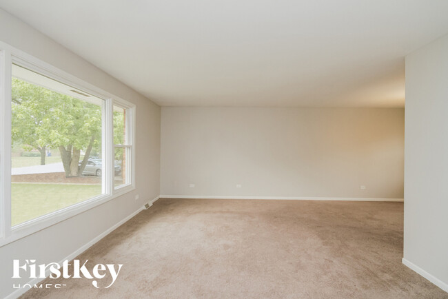 Building Photo - 6037 Spring Ln