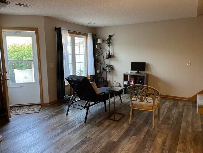 Foto del edificio - 1585 Serenity Ln