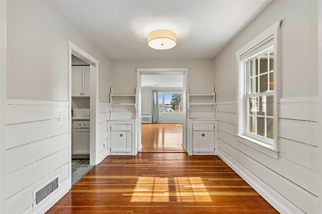 Foto del edificio - 373 Great River Rd