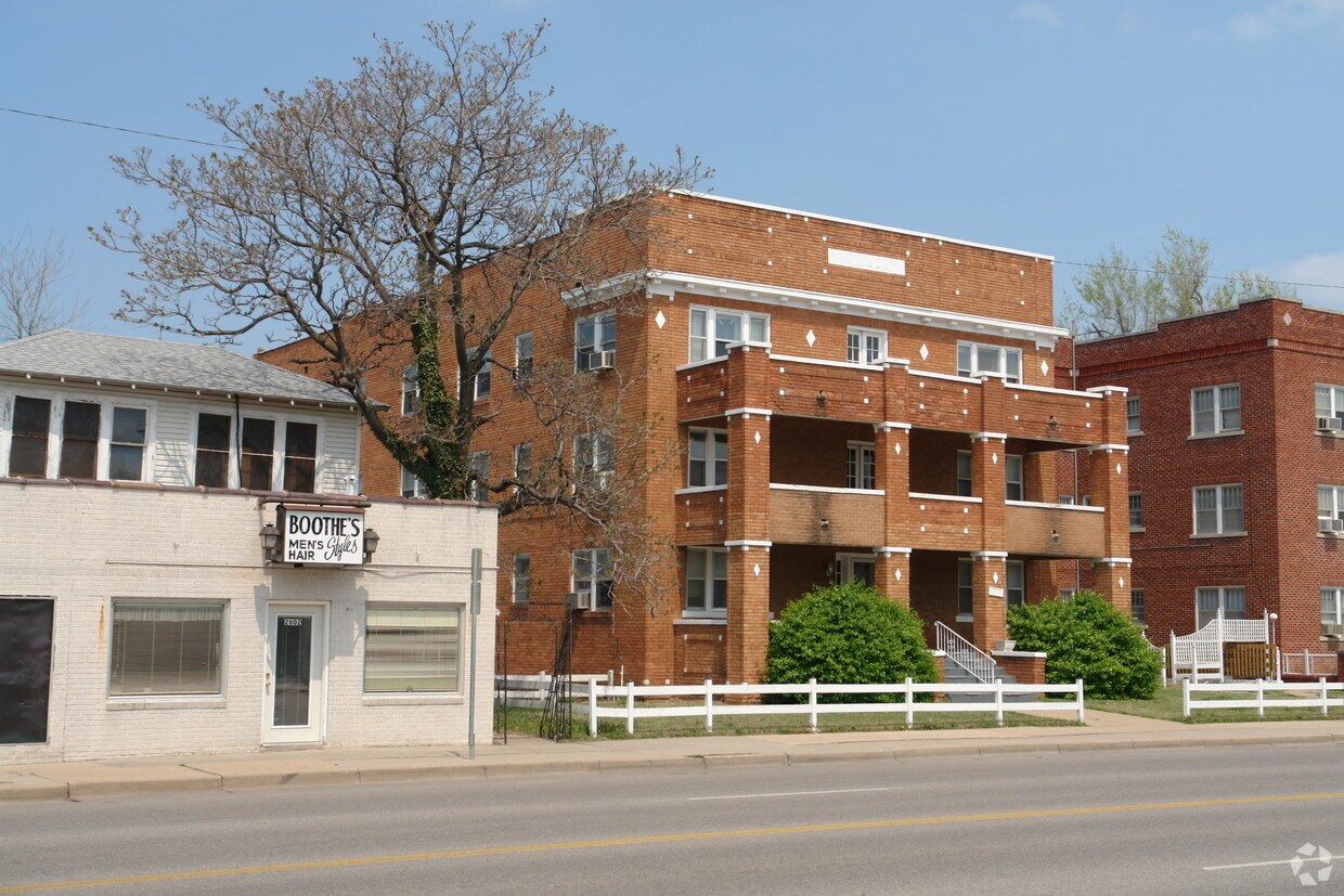 2606 E Douglas Ave, Wichita, KS 67214 Apartments in Wichita, KS