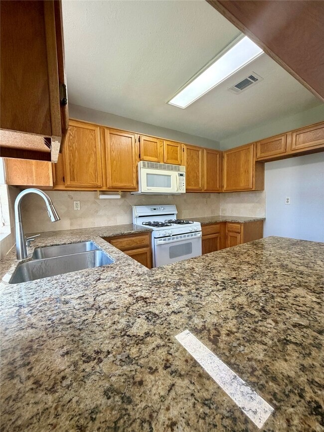 Foto del edificio - 2406 Lively Ln