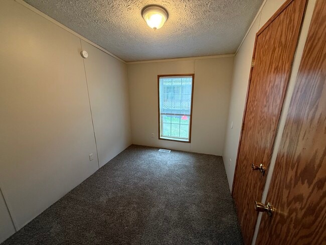 Building Photo - 285 E Birdsall Dr