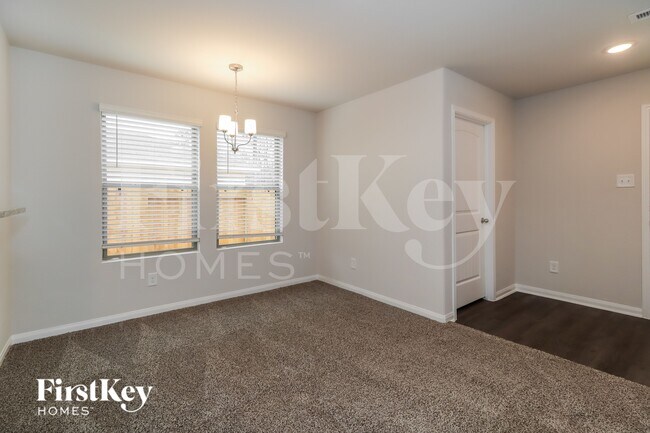 Building Photo - 25621 Roy Rogers Rd