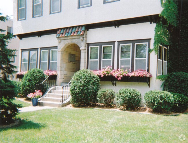 Building Photo - 2726 DuPont Ave S