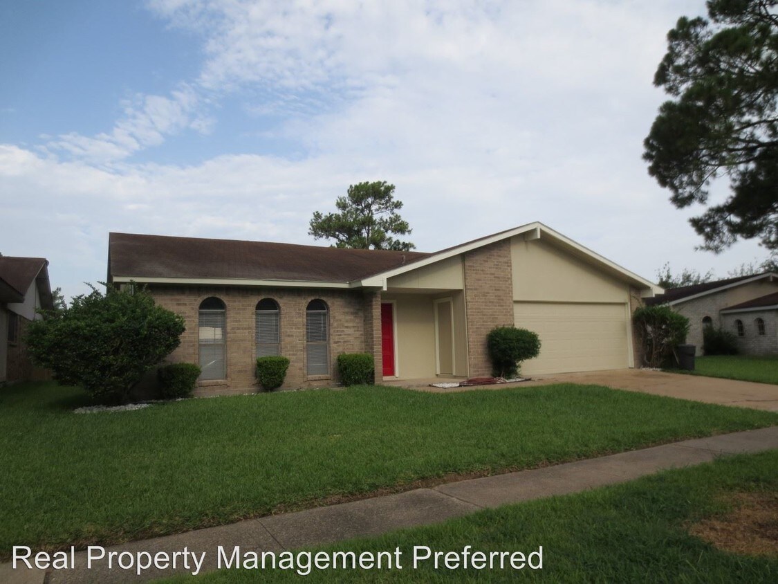 Primary Photo - 5651 Hardwood Forest Dr